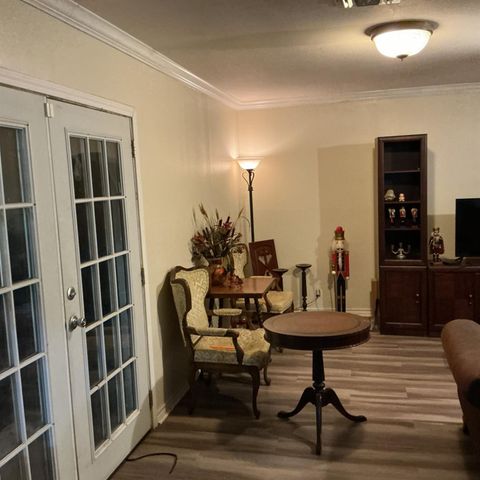 517 N Lake Avenue, Eagle Lake, TX 77434