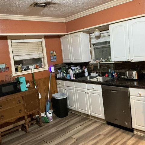 517 N Lake Avenue, Eagle Lake, TX 77434