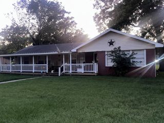517 N Lake Avenue, Eagle Lake, TX 77434