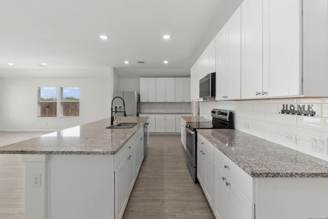 105 OLYMPIC CV, Seguin, TX 78155