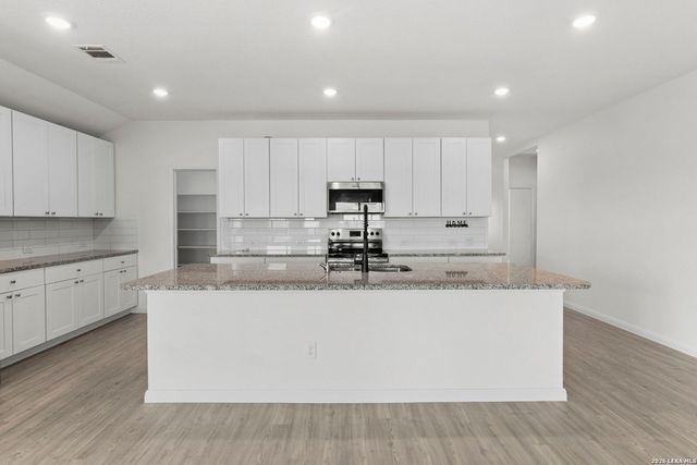 105 OLYMPIC CV, Seguin, TX 78155