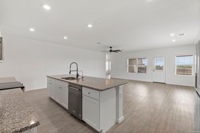 105 OLYMPIC CV, Seguin, TX 78155