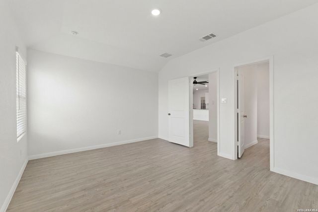 105 OLYMPIC CV, Seguin, TX 78155