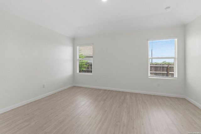 105 OLYMPIC CV, Seguin, TX 78155