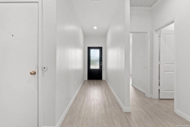 105 OLYMPIC CV, Seguin, TX 78155