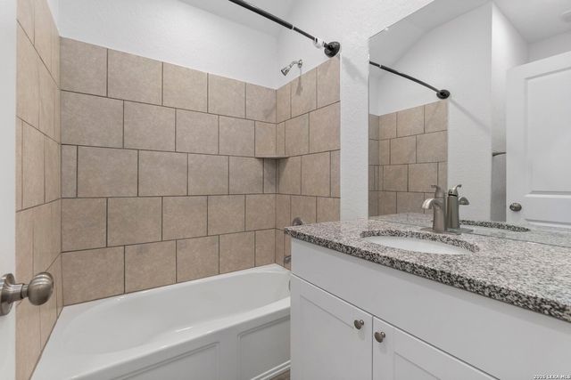 105 OLYMPIC CV, Seguin, TX 78155