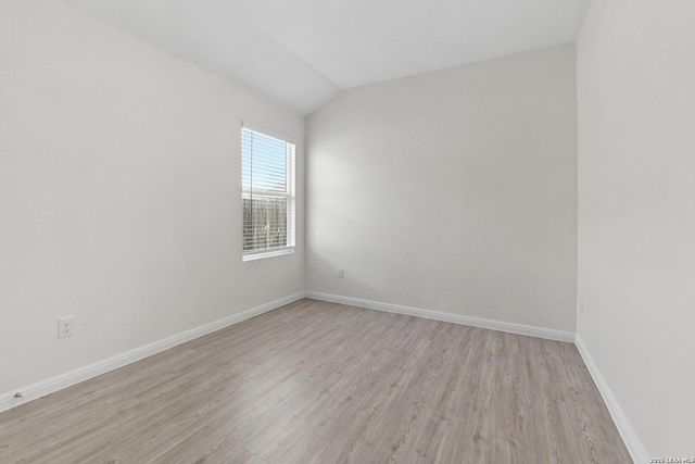 105 OLYMPIC CV, Seguin, TX 78155