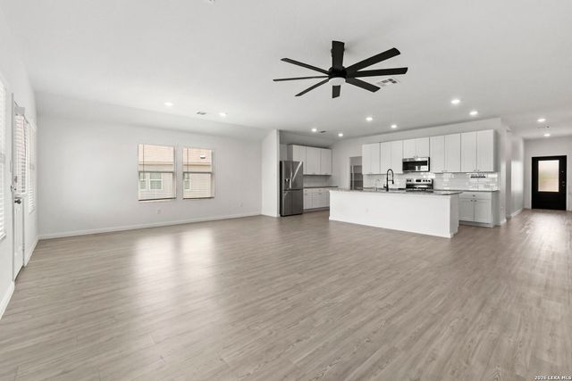 105 OLYMPIC CV, Seguin, TX 78155