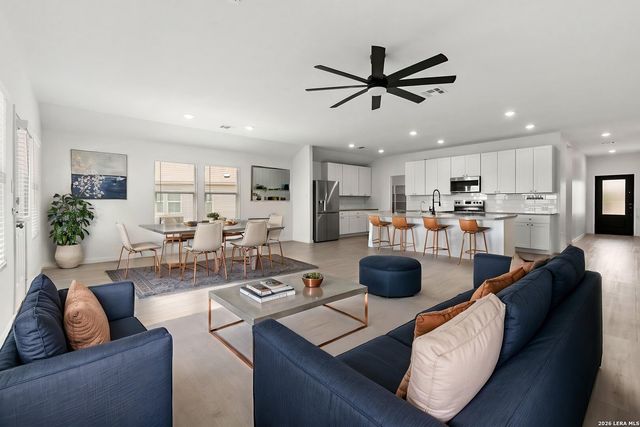 105 OLYMPIC CV, Seguin, TX 78155