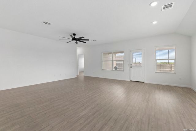 105 OLYMPIC CV, Seguin, TX 78155