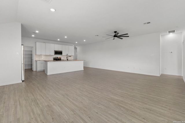 105 OLYMPIC CV, Seguin, TX 78155