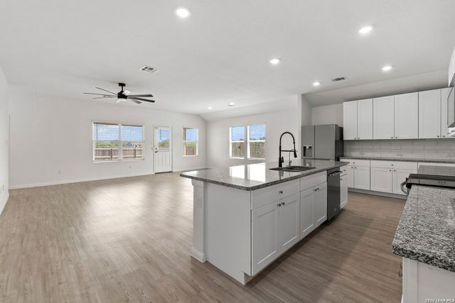 105 OLYMPIC CV, Seguin, TX 78155