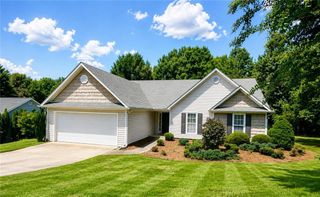 8790 Baycreek Ln, Gainesville, GA 30506