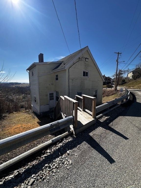 29 Wood St, Nemacolin, PA 15351