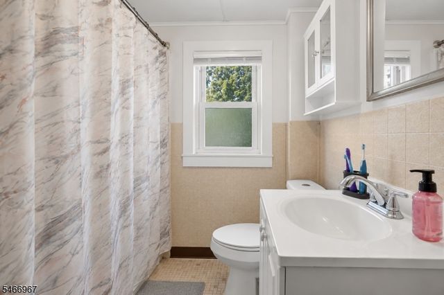 9 Chestnut St, Sussex Boro, NJ 07461
