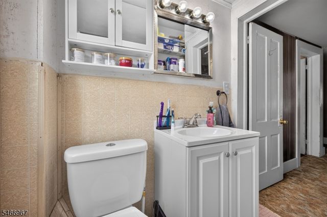9 Chestnut St, Sussex Boro, NJ 07461