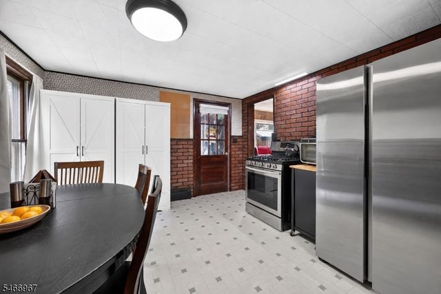 9 Chestnut St, Sussex Boro, NJ 07461