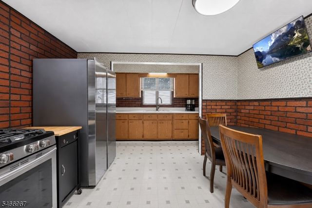 9 Chestnut St, Sussex Boro, NJ 07461