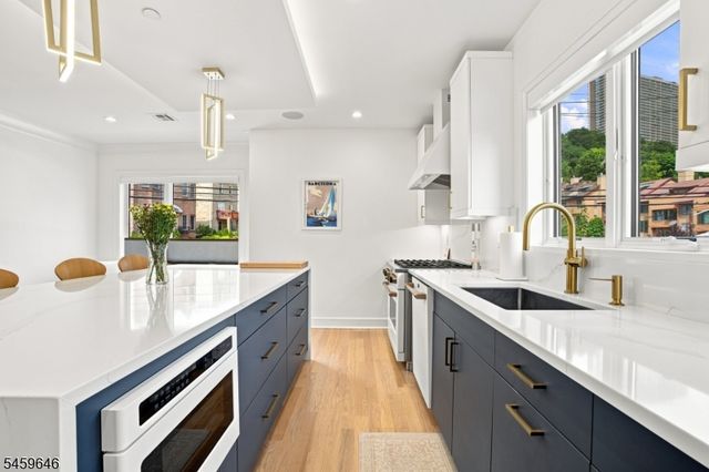 1439 River Rd 1, Edgewater Boro, NJ 07020