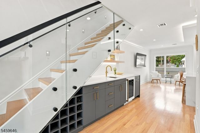 1439 River Rd 1, Edgewater Boro, NJ 07020