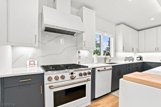 1439 River Rd 1, Edgewater Boro, NJ 07020