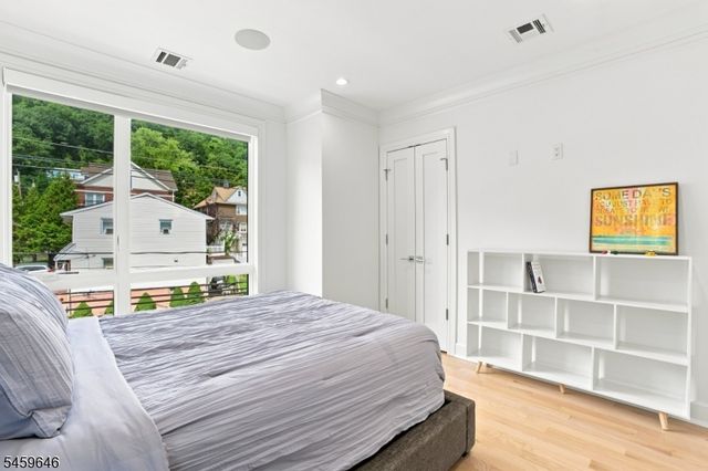 1439 River Rd 1, Edgewater Boro, NJ 07020