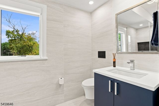 1439 River Rd 1, Edgewater Boro, NJ 07020