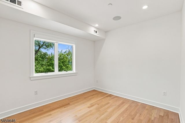 1439 River Rd 1, Edgewater Boro, NJ 07020