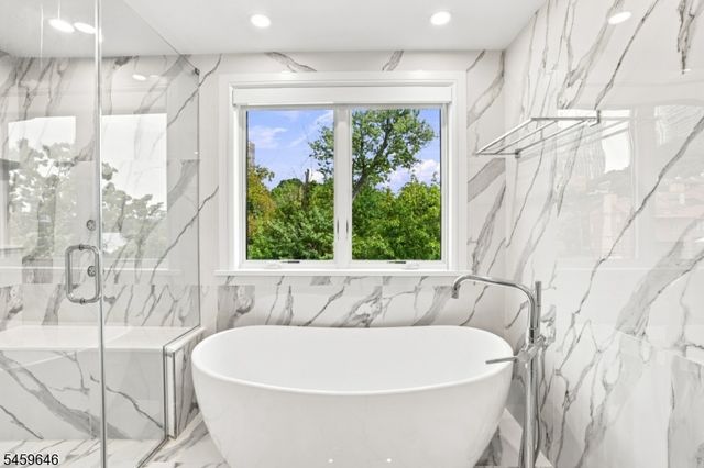 1439 River Rd 1, Edgewater Boro, NJ 07020