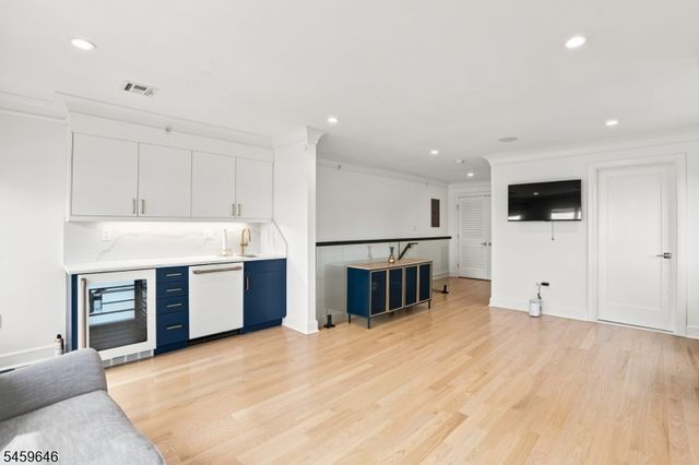 1439 River Rd 1, Edgewater Boro, NJ 07020