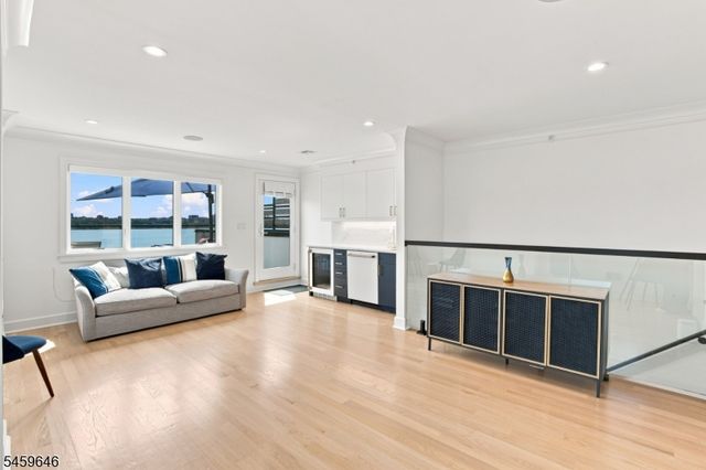 1439 River Rd 1, Edgewater Boro, NJ 07020