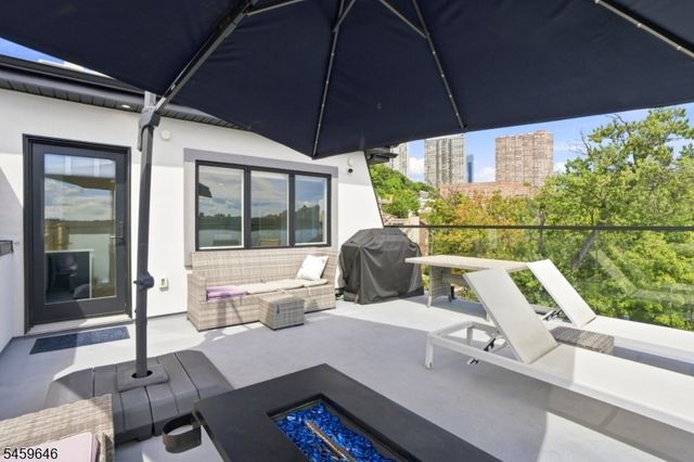 1439 River Rd 1, Edgewater Boro, NJ 07020
