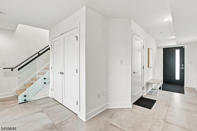 1439 River Rd 1, Edgewater Boro, NJ 07020