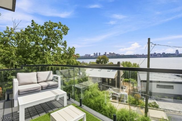 1439 River Rd 1, Edgewater Boro, NJ 07020
