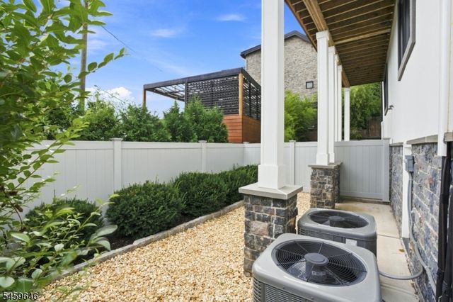 1439 River Rd 1, Edgewater Boro, NJ 07020