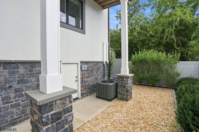 1439 River Rd 1, Edgewater Boro, NJ 07020