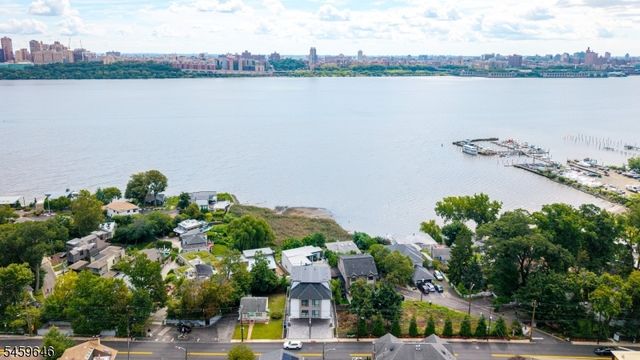1439 River Rd 1, Edgewater Boro, NJ 07020