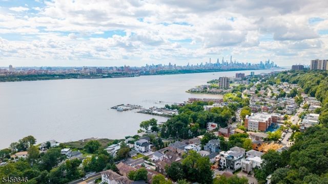 1439 River Rd 1, Edgewater Boro, NJ 07020