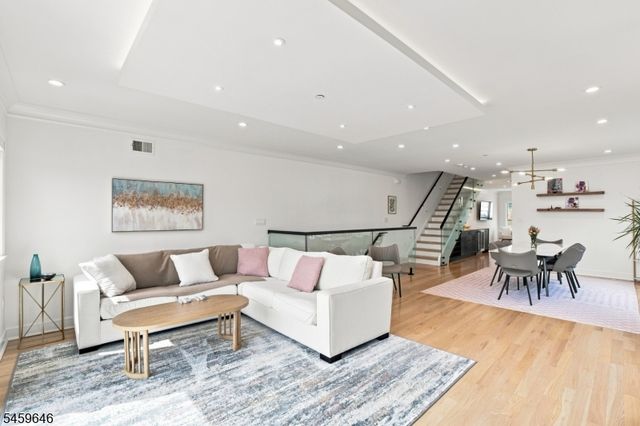 1439 River Rd 1, Edgewater Boro, NJ 07020