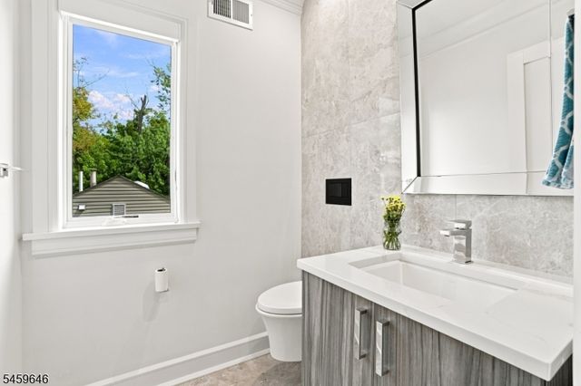 1439 River Rd 1, Edgewater Boro, NJ 07020