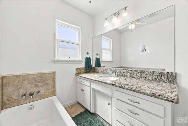 231 A Street, Bakersfield, CA 93304