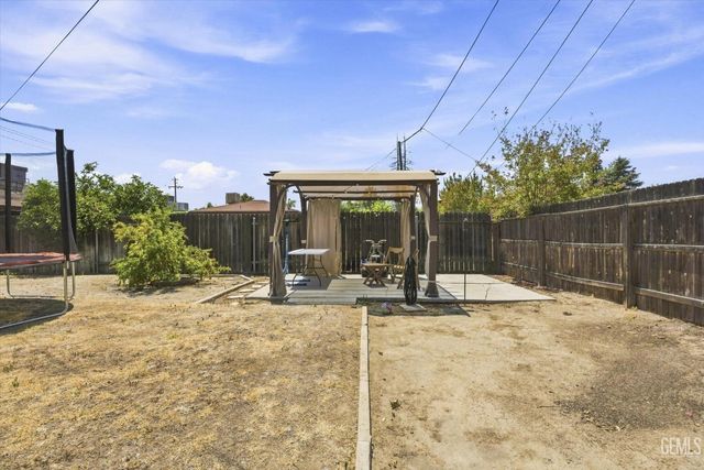 231 A Street, Bakersfield, CA 93304