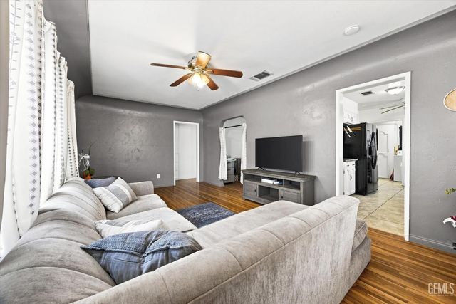 231 A Street, Bakersfield, CA 93304