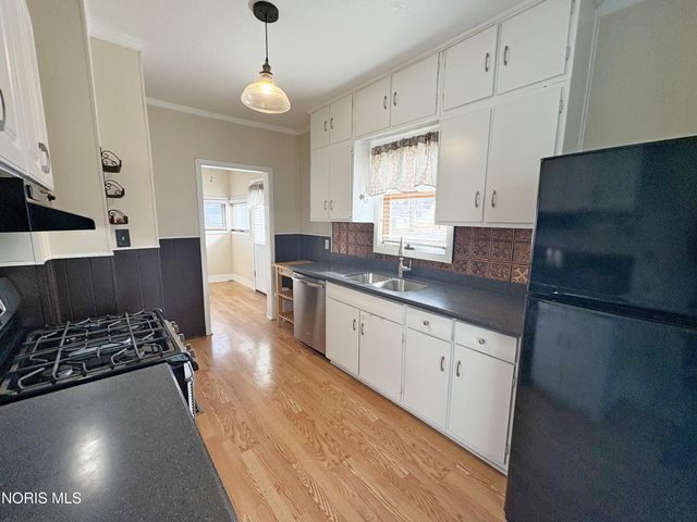 136 E Leroy Avenue, Bowling Green, OH 43402