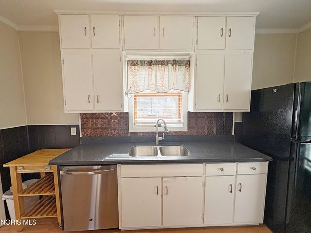 136 E Leroy Avenue, Bowling Green, OH 43402