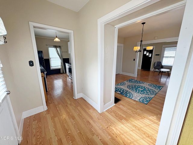 136 E Leroy Avenue, Bowling Green, OH 43402