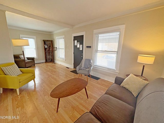 136 E Leroy Avenue, Bowling Green, OH 43402