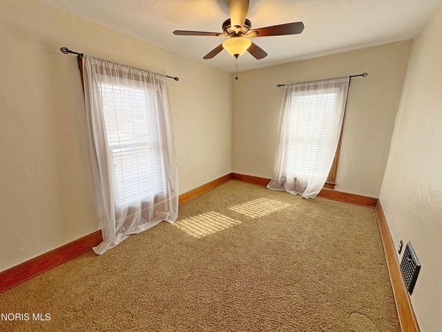 136 E Leroy Avenue, Bowling Green, OH 43402