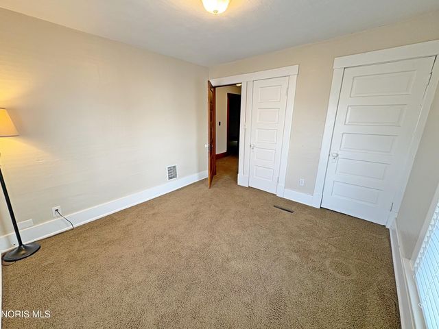 136 E Leroy Avenue, Bowling Green, OH 43402