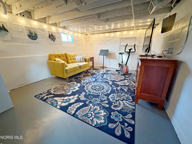 136 E Leroy Avenue, Bowling Green, OH 43402